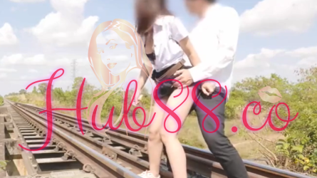 เย็ดสดนักศึกษาบนรางรถไฟ